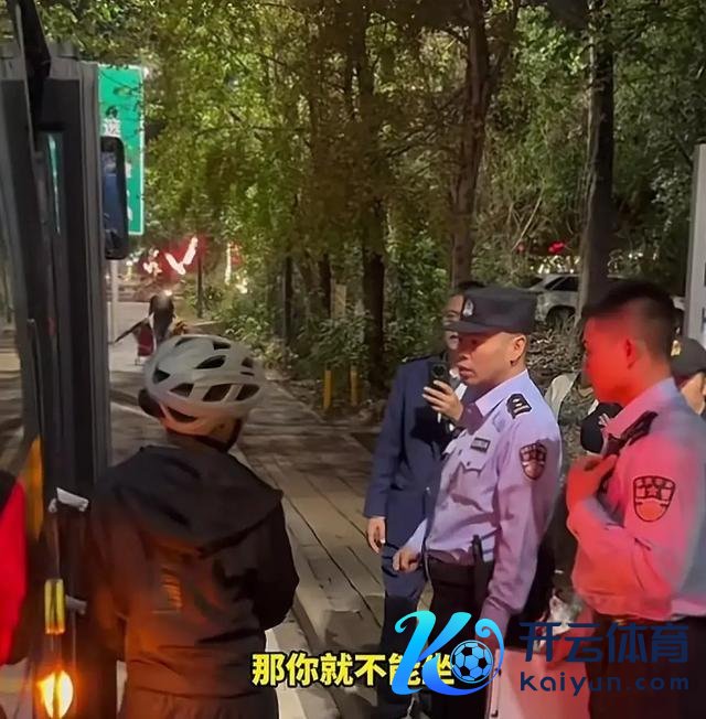 男人带电动车上公交遭阻后思要投诉 警方回复引热议